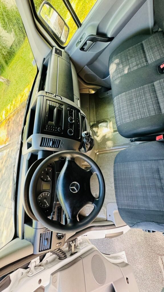 09/2014 Mercedes Sprinter 213 CDI  l2h2 130CH 3 places  245.000 Km certifiés