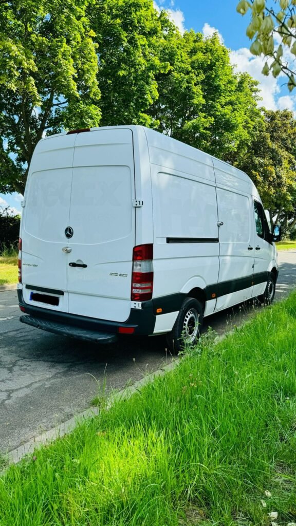 09/2014 Mercedes Sprinter 213 CDI  l2h2 130CH 3 places  245.000 Km certifiés